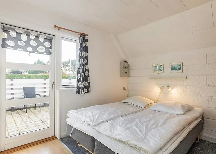 6 Person Holiday In Bogense